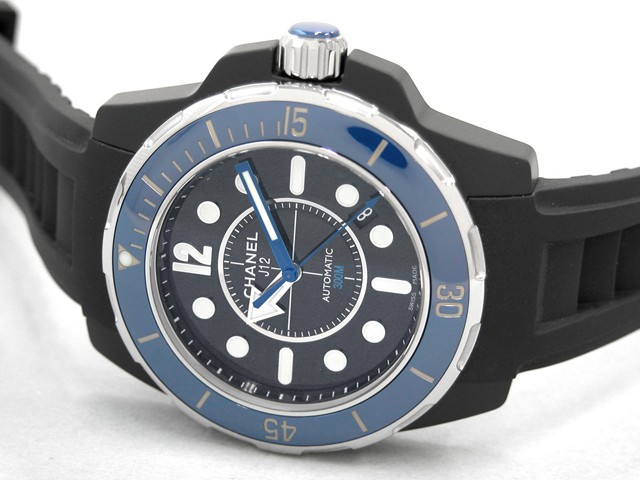 シャネルスーパーコピー j12 マリーン 42mm H2559 ブラックセラミック ブルーベゼル ブラックラバー ブラック