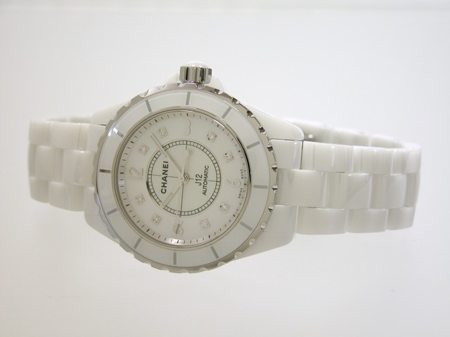シャネルスーパーコピー j12 H2423 38mm ホワイトセラミックブレス 8Ｐダイヤ ホワイトシェル