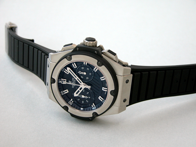 ウブロスーパーコピー キングパワー フドロワイアント 715.ZX.1127.RX ブラックラバー 世界限定500本 ブラック