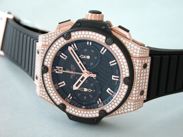 ウブロスーパーコピー キングパワー フドロワイアント 715.PX.1128.RX.1704 ベゼル・ラグダイヤ ブラックラバー ブラック