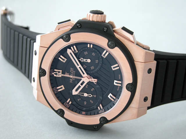 ウブロスーパーコピー キングパワー フドロワイアント 715.PX.1128.RX ブラックラバー ブラック