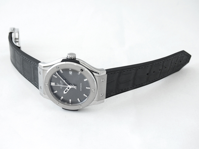 ウブロスーパーコピー クラシック・フュージョン チタニウム レーシンググレー 542.NX.7070.LR 42mm アリゲーター/ラバー グレー