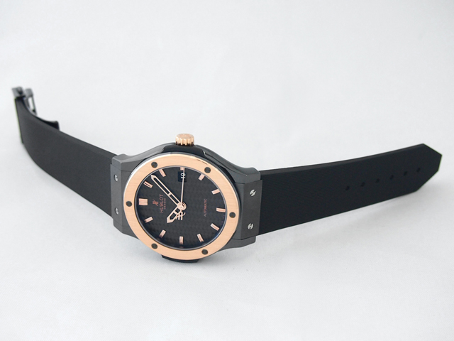 ウブロスーパーコピー クラシック・フュージョン セラミック キングゴールド 542.CP.1780.RX 42mm ラバー ブラックカーボン