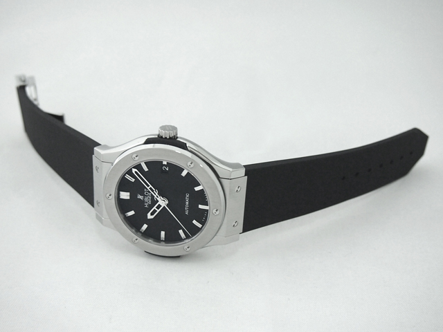 ウブロスーパーコピー クラシック・フュージョン チタニウム 511.NX.1170.RX 45mm ラバー ブラック