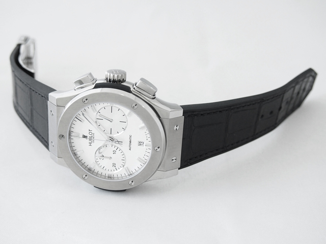 ウブロスーパーコピー クラシック・フュージョン クロノグラフ チタニウム オパーリン 521.NX.2610.LR 45mm アリゲーター/ラバー シルバー