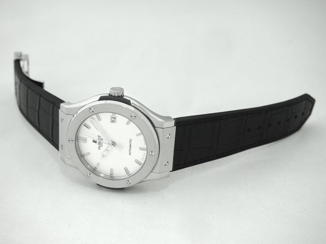 ウブロスーパーコピー クラシック・フュージョン チタニウム オパーリン 511.NX.2610.LR 45mm アリゲーター/ラバー シルバー