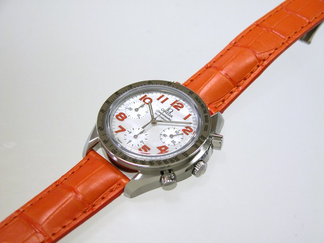 オメガスーパーコピー スピードマスター 3834.78.38 オレンジ皮 ホワイトシェルオレンジアラビア