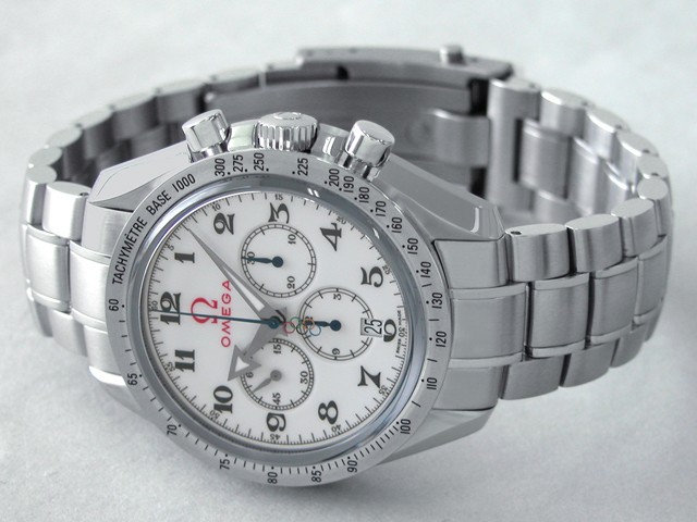 オメガスーパーコピー スピードマスター 321.10.42.50.04.001 ブロードアロー オリンピックコレクション ホワイト