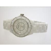 シャネルスーパーコピー j12 H2423 38mm ホワイトセラミックブレス 8Ｐダイヤ ホワイトシェル