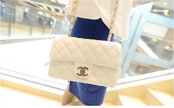 シャネルスーパーコピー 肩掛けチェンノベルティ シャネル バッグ ノベルティ ハンドバッグ CHANEL-019