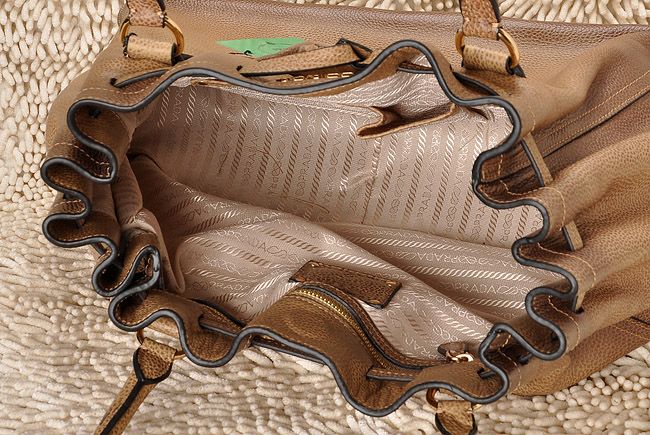 PRADA プラダスーパーコピー 激安 ヴィテロダイノ ショルダーバッグ（マスタード）BR3121