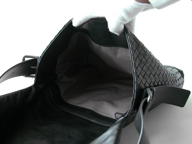 ボッテガ・ヴェネタスーパーコピー BOTTEGAVENETA 斜めがけショルダーバッグ 163971VQ131-1000 ブラック