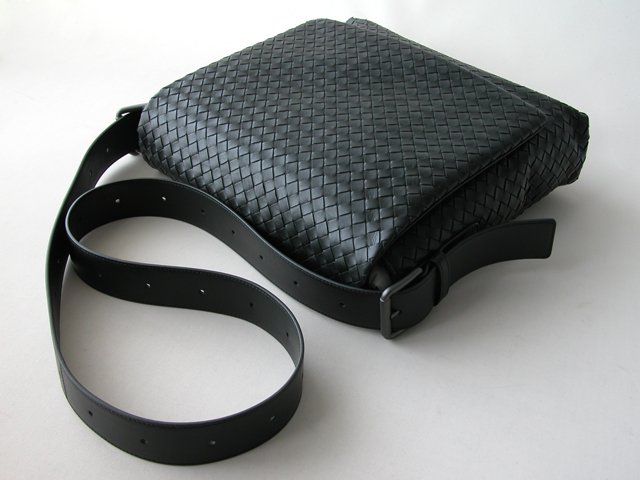 ボッテガ・ヴェネタスーパーコピー BOTTEGAVENETA 斜めがけショルダーバッグ 163971VQ131-1000 ブラック