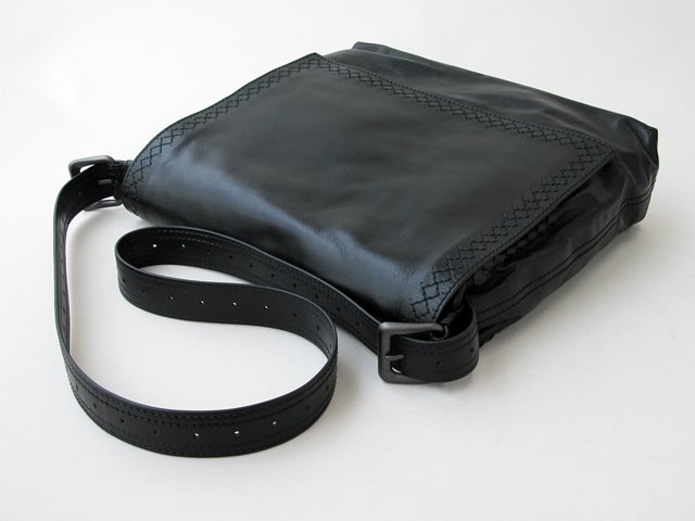 ボッテガ・ヴェネタスーパーコピー BOTTEGAVENETA ショルダーバッグ 245169VO490-1000 ブラック キズ有