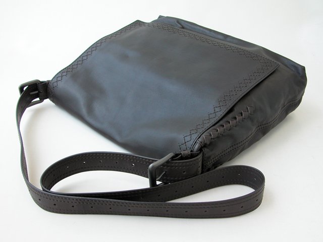 ボッテガ・ヴェネタスーパーコピー BOTTEGAVENETA ショルダーバッグ 245169VO490-1301 ブラウン