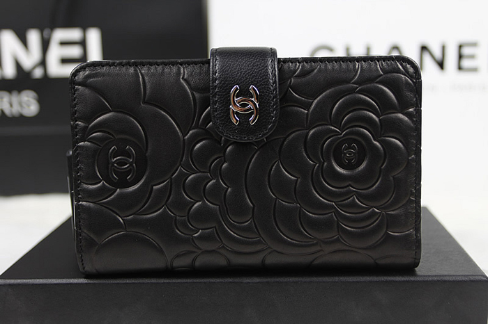 シャネルスーパーコピー 財布 二つ折り 人気 カメリア 黒 A50087