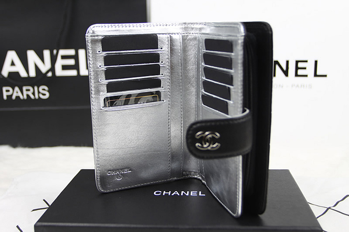 シャネルスーパーコピー 財布 二つ折り 人気 カメリア 黒 A50087