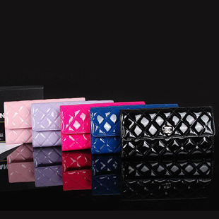 シャネルスーパーコピー 財布 二つ折りフラップ マトラッセ/キルティング パテントレザー A50096