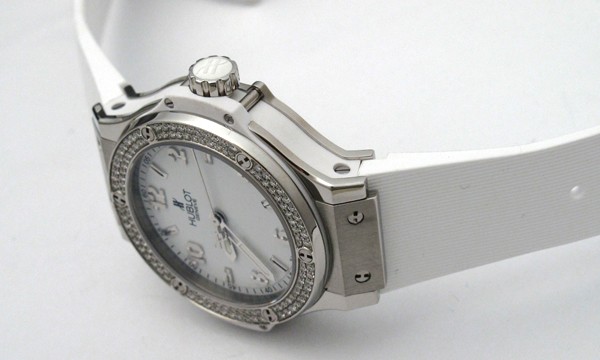 ウブロスーパーコピー ビッグバン サンモリッツ 361.SE.2010.RW.1104 ホワイト