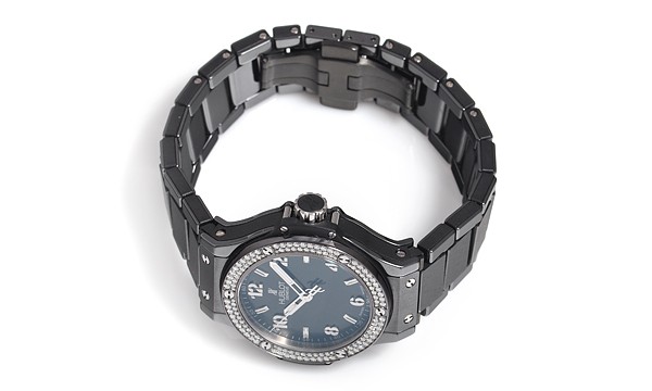 ウブロスーパーコピー ビッグバン ３８ ブラックマジック 361.CV.1270.CM.1104