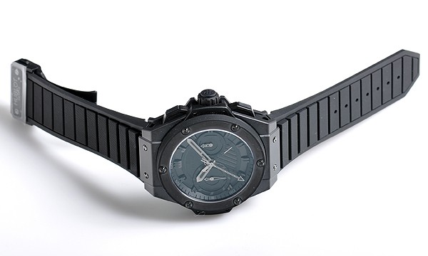 ウブロスーパーコピー キングパワー フドロワイヤント オールブラック 715.CI.1110.RX