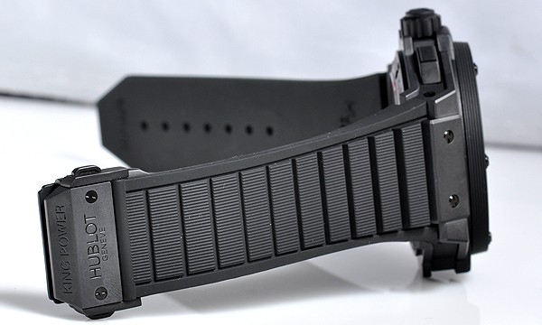 ウブロスーパーコピー キングパワー フドロワイヤント オールブラック 715.CI.1110.RX