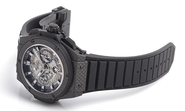 ウブロスーパーコピー キングパワー ウニコ オールカーボン 701.QX.0140.RX ブラック