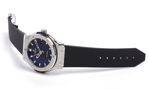 ウブロスーパーコピー クラシックフュージョン チタニウム 542.NX.1170.RX ブラック