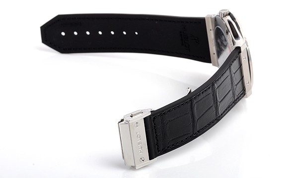 ウブロ クラシックフュージョン クラシコ ウルトラシンスケルトン チタニウム 515.NX.0170.LR