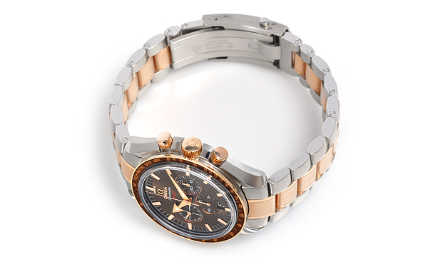 オメガスーパーコピー スピードマスター ブロードアロー 50周年モデル 321.90.42.50.13.001