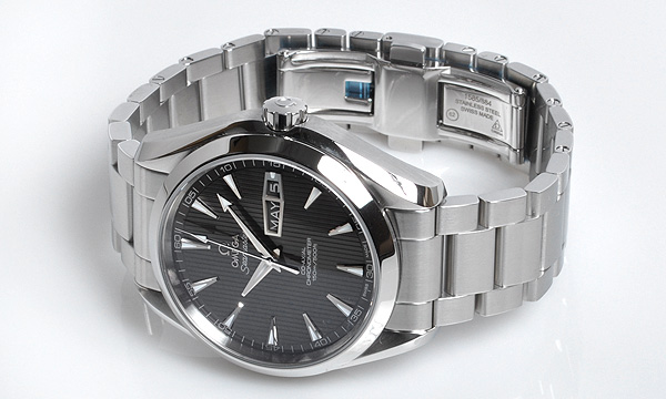 オメガ シーマスター コーアクシャル アクアテラ アニュアルカレンダー 231.10.43.22.06.001