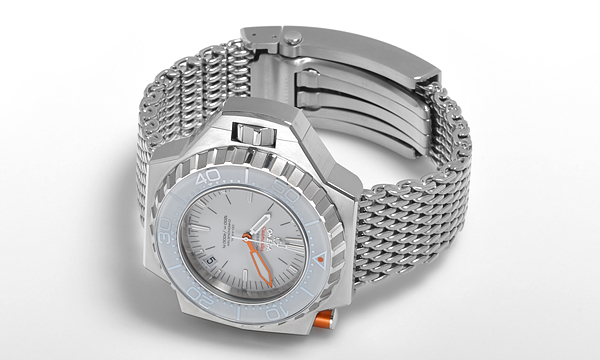 オメガスーパーコピー シーマスター プロプロフ１２００ 224.30.55.21.04.001 ホワイト