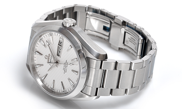 オメガスーパーコピー シーマスター コーアクシャル アクアテラ アニュアルカレンダー 231.10.43.22.02.001