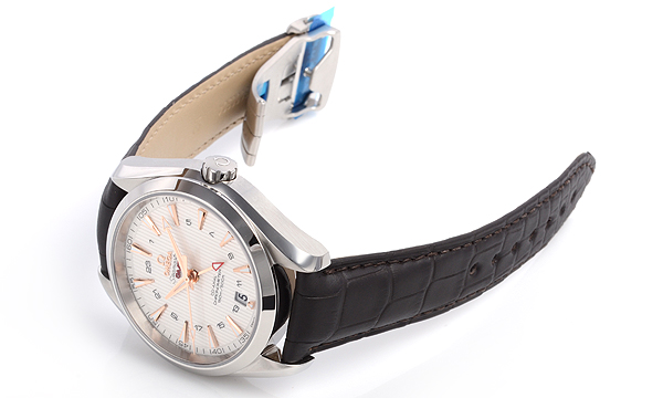 オメガスーパーコピー シーマスター アクアテラ GMT 231.13.43.22.02.004 シルバー