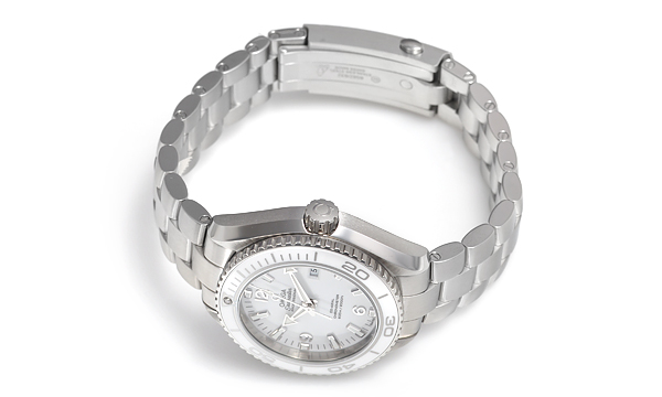 オメガスーパーコピー シーマスター プラネットオーシャン 232.30.38.20.04.001 ホワイト