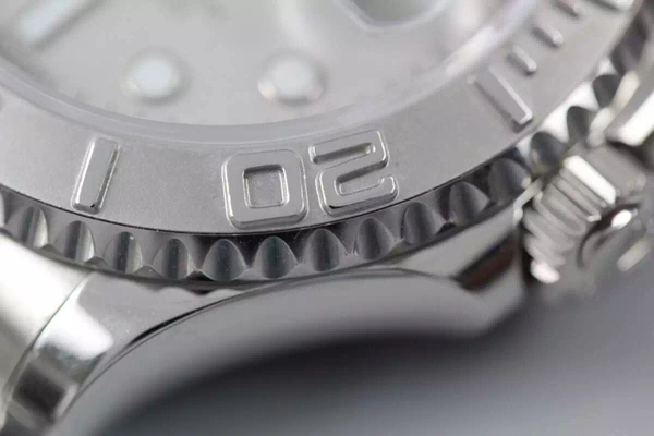 ロレックス ヨットマスター 116622 基本仕様は本物と同じ形のROLEX です