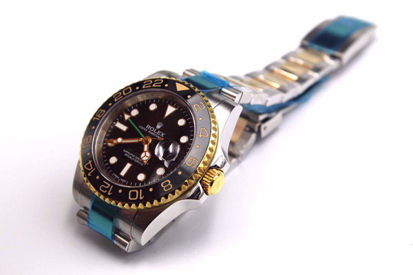 ロレックス gmtマスター2 116713LN 基本仕様は本物と同じ形のROLEX です