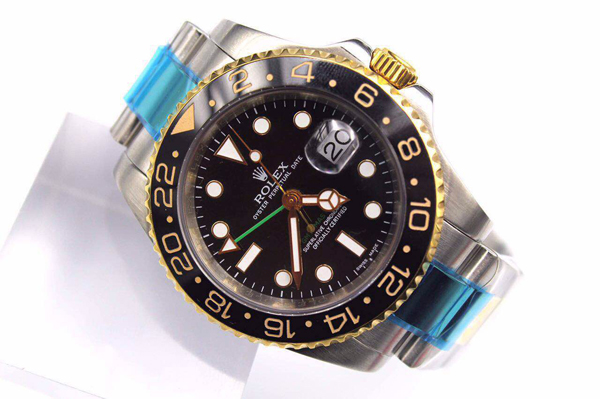 ロレックス gmtマスター2 116713LN 基本仕様は本物と同じ形のROLEX です