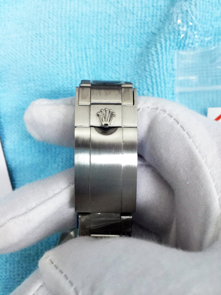 ロレックス エクスプローラー1 214270 基本仕様は本物と同じ形のROLEX です
