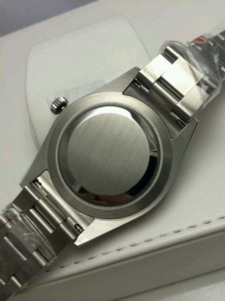 ロレックス エクスプローラー1 214270 基本仕様は本物と同じ形のROLEX です