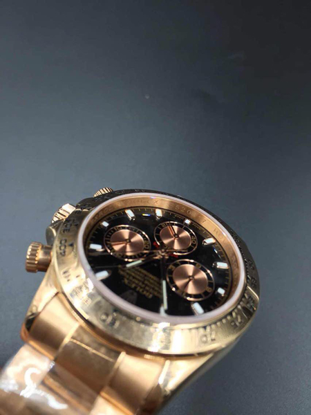 ロレックス デイトナ 116505 ローズゴールド 基本仕様は本物と同じ形のROLEX です