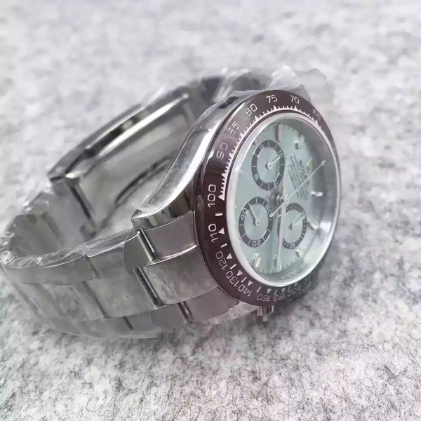 ロレックス デイトナ 116506 基本仕様は本物と同じ形のROLEX です