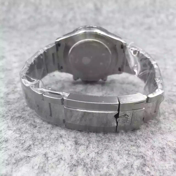 ロレックス デイトナ 116506 基本仕様は本物と同じ形のROLEX です