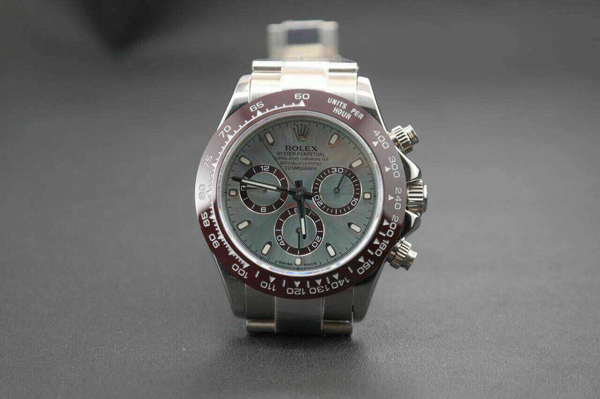 ロレックス デイトナ 116506 基本仕様は本物と同じ形のROLEX です