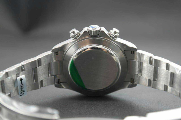 ロレックス デイトナ 116506 基本仕様は本物と同じ形のROLEX です