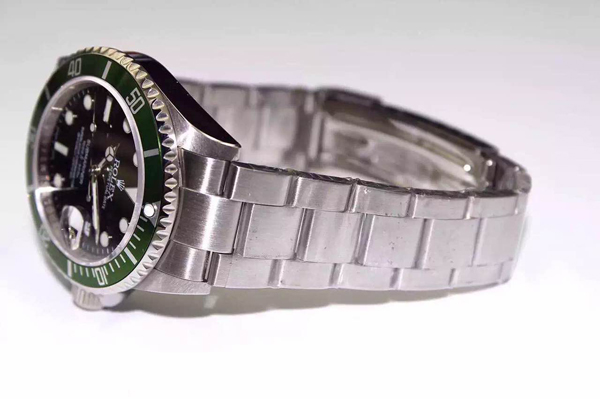 ロレックス サブマリーナ グリーン 16610LV 基本仕様は本物と同じ形のROLEX です
