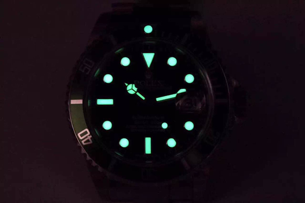ロレックス サブマリーナ グリーン 16610LV 基本仕様は本物と同じ形のROLEX です