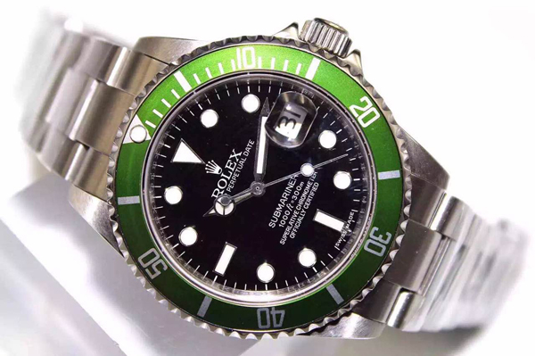 ロレックス サブマリーナ グリーン 16610LV 基本仕様は本物と同じ形のROLEX です