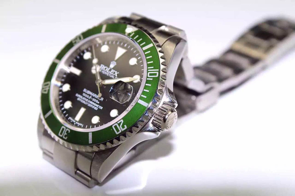 ロレックス サブマリーナ グリーン 16610LV 基本仕様は本物と同じ形のROLEX です