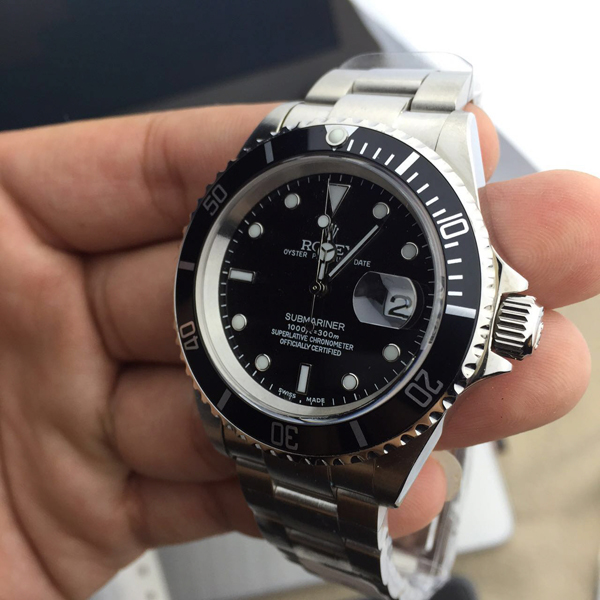 ロレックス サブマリーナ 16610LN ブラック 基本仕様は本物と同じ形のROLEX です
